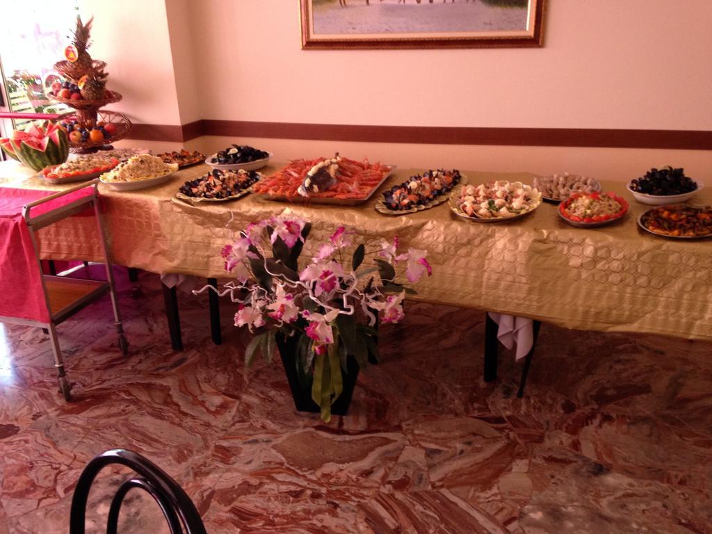 Hotel Delizia Rimini Bagian luar foto
